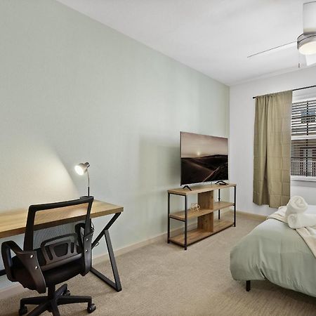 Appartamento Luxe 3B/2B Getaway - Pool, Gym, Parking, Pet Wash Leander Esterno foto