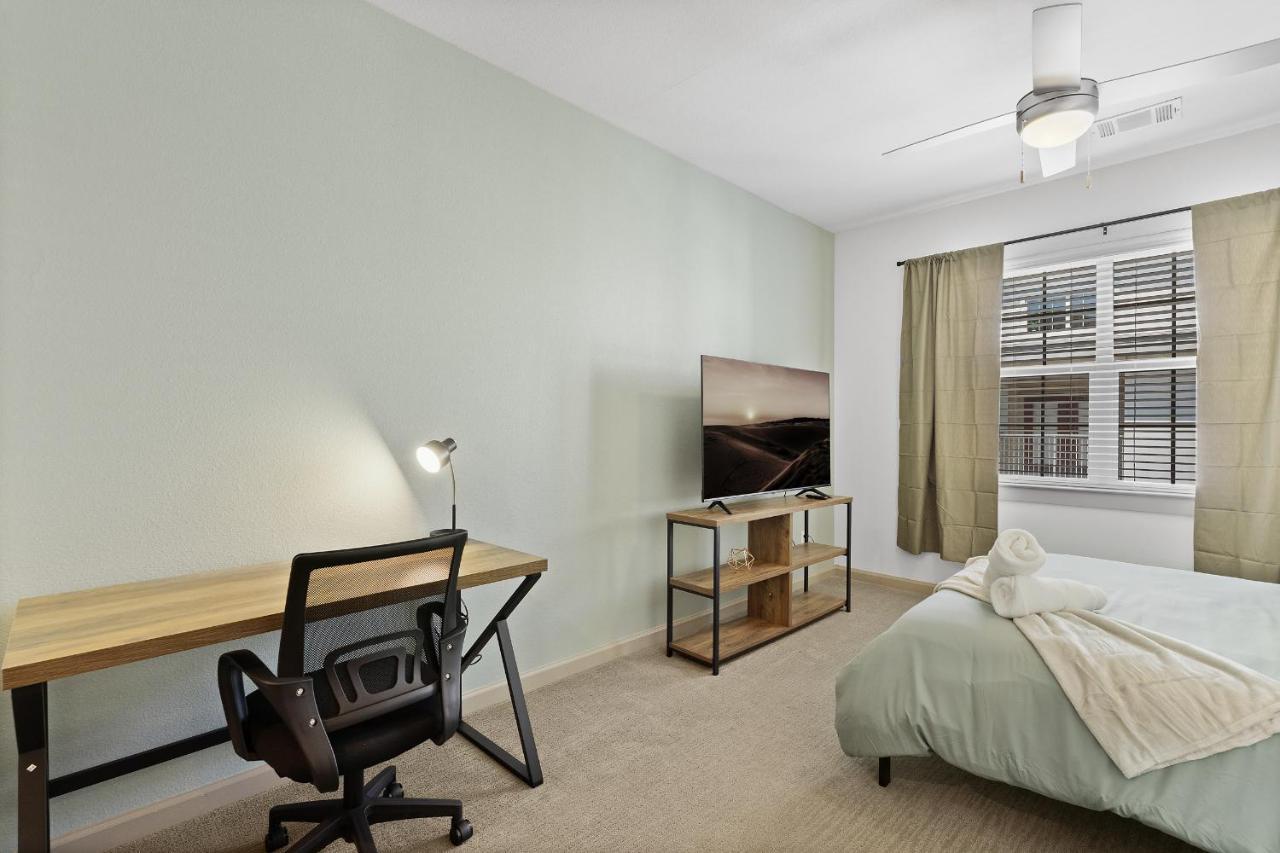 Appartamento Luxe 3B/2B Getaway - Pool, Gym, Parking, Pet Wash Leander Esterno foto