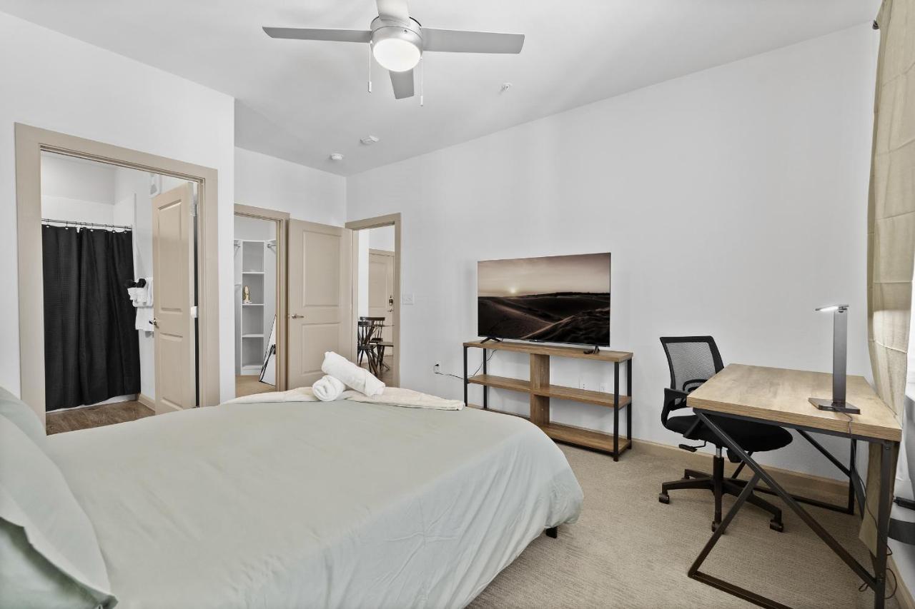 Appartamento Luxe 3B/2B Getaway - Pool, Gym, Parking, Pet Wash Leander Esterno foto