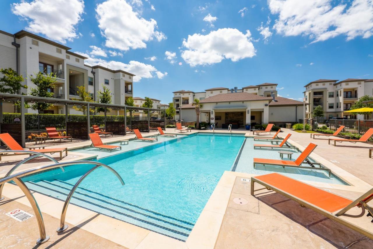 Appartamento Luxe 3B/2B Getaway - Pool, Gym, Parking, Pet Wash Leander Esterno foto