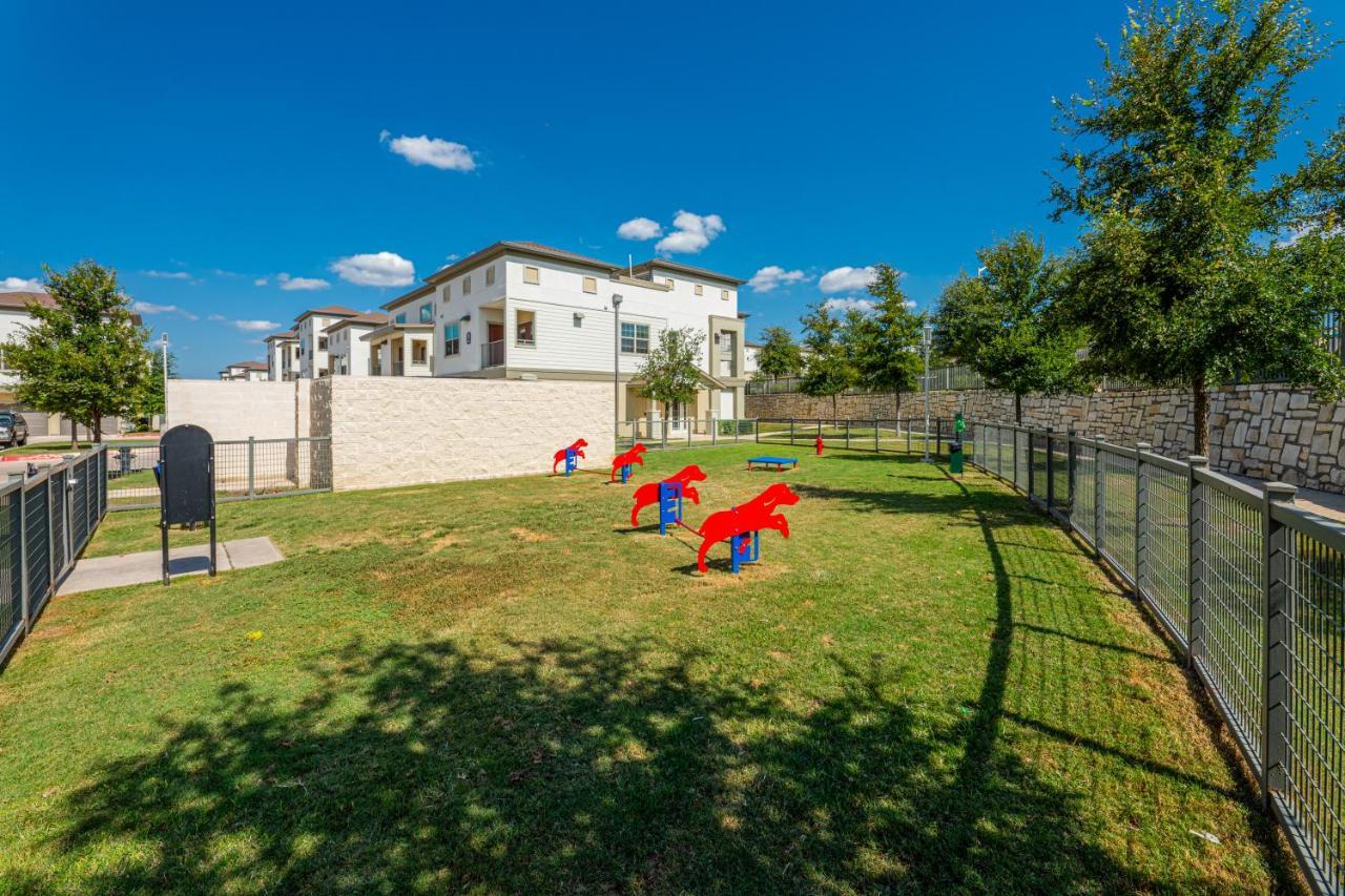 Appartamento Luxe 3B/2B Getaway - Pool, Gym, Parking, Pet Wash Leander Esterno foto