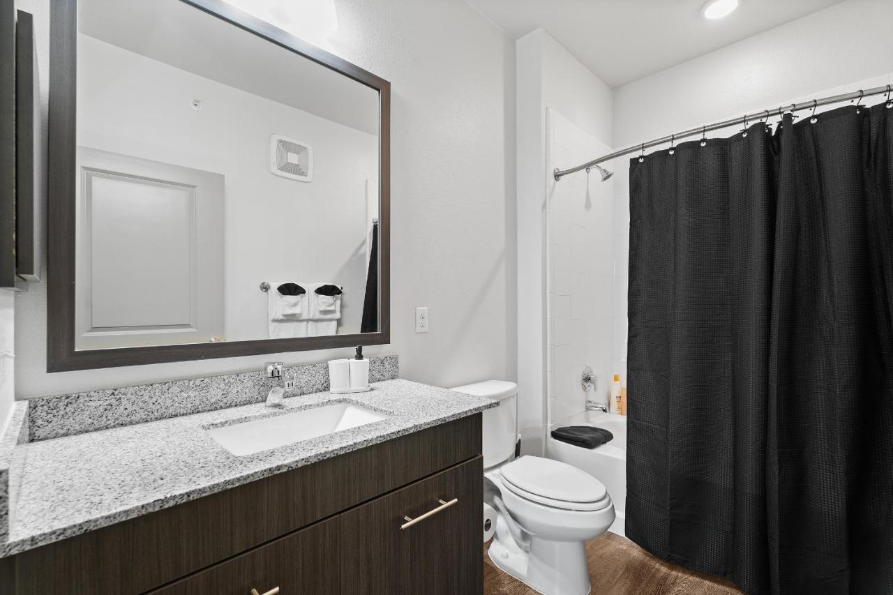 Appartamento Luxe 3B/2B Getaway - Pool, Gym, Parking, Pet Wash Leander Esterno foto