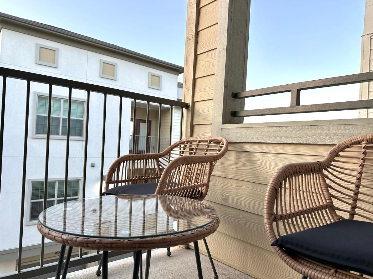 Appartamento Luxe 3B/2B Getaway - Pool, Gym, Parking, Pet Wash Leander Esterno foto