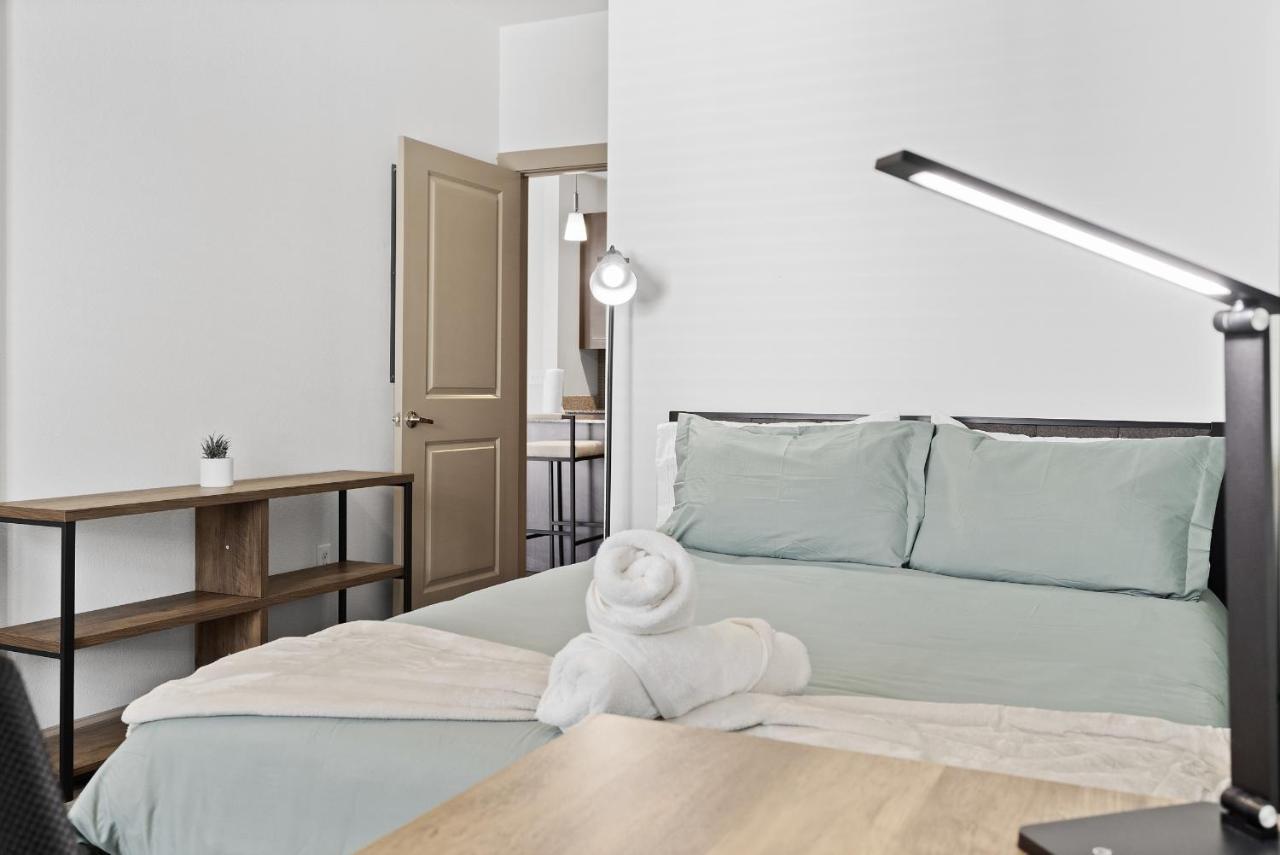 Appartamento Luxe 3B/2B Getaway - Pool, Gym, Parking, Pet Wash Leander Esterno foto