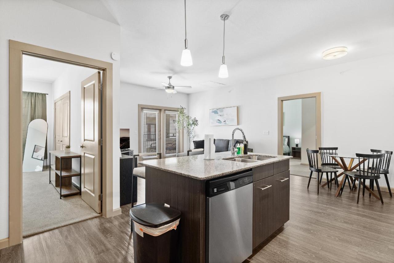 Appartamento Luxe 3B/2B Getaway - Pool, Gym, Parking, Pet Wash Leander Esterno foto