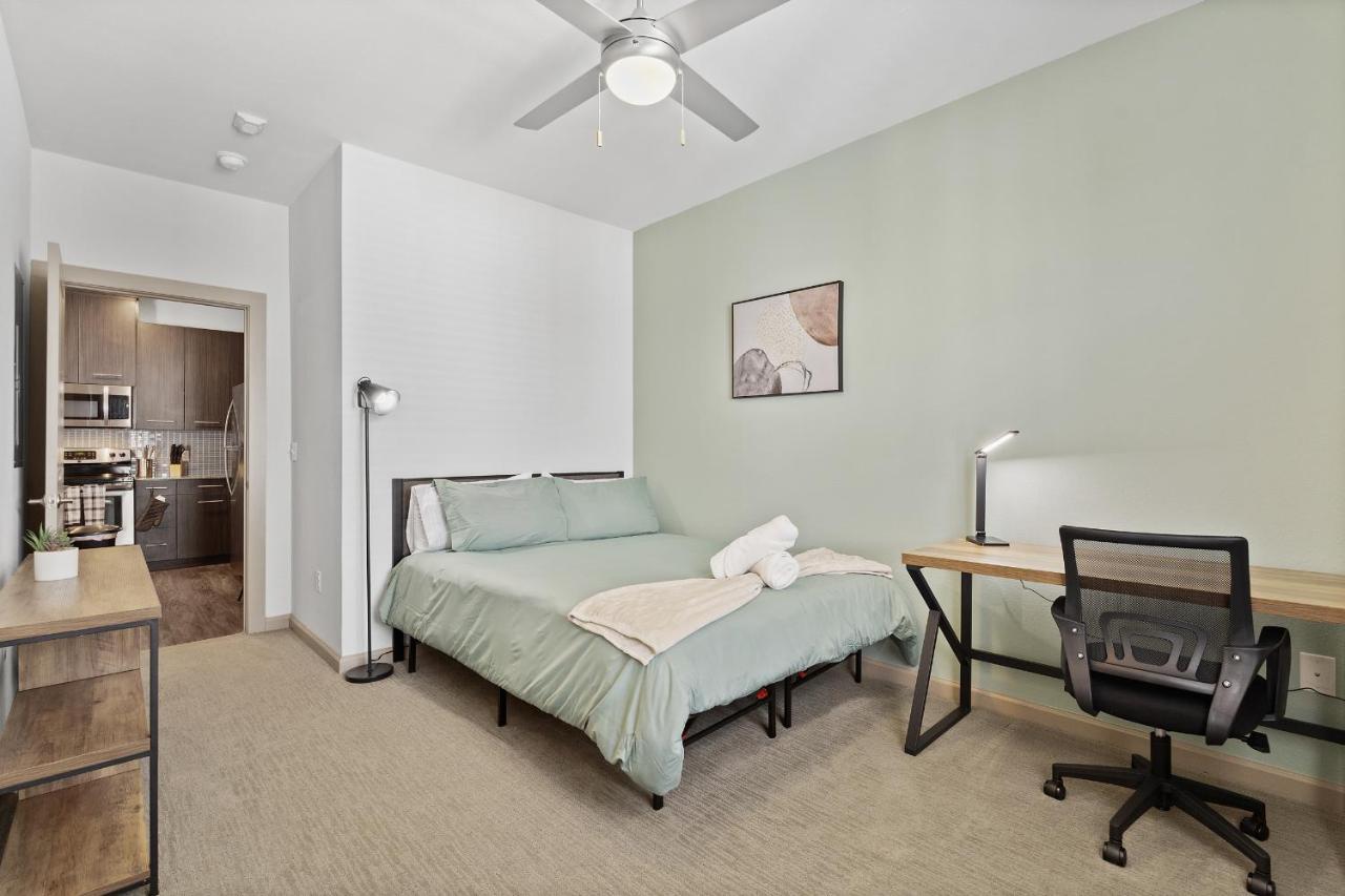 Appartamento Luxe 3B/2B Getaway - Pool, Gym, Parking, Pet Wash Leander Esterno foto